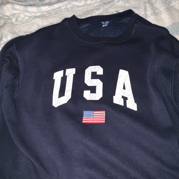 Brandy Melville Sweaters - brandy melville crew neck